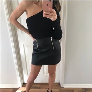 SOLD❌ REPOSH • Black Off The Shoulder Top